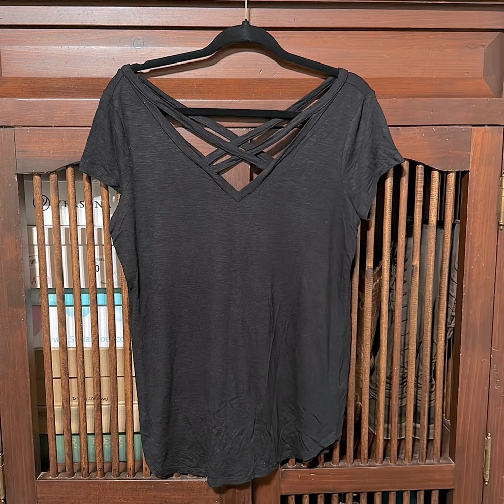 Jessica Simpson maternity black shirt that’s super comfy